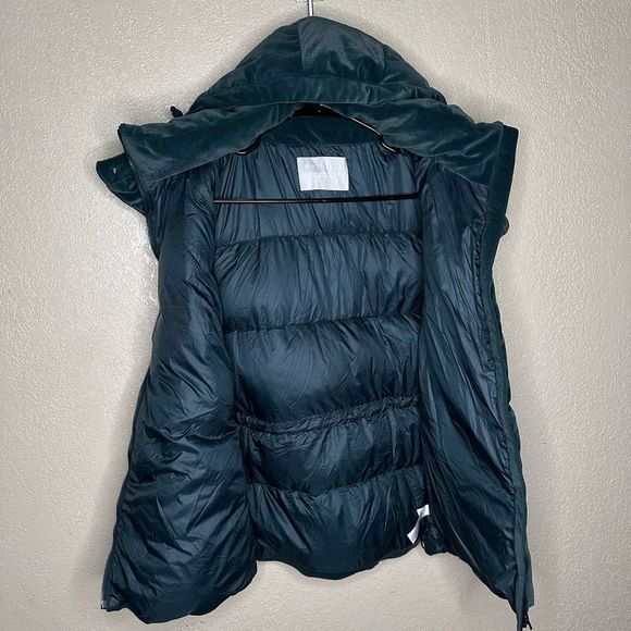 Athleta Green Lofty Velvet Hooded Puffer Vest Size L - Picture 4 of 5
